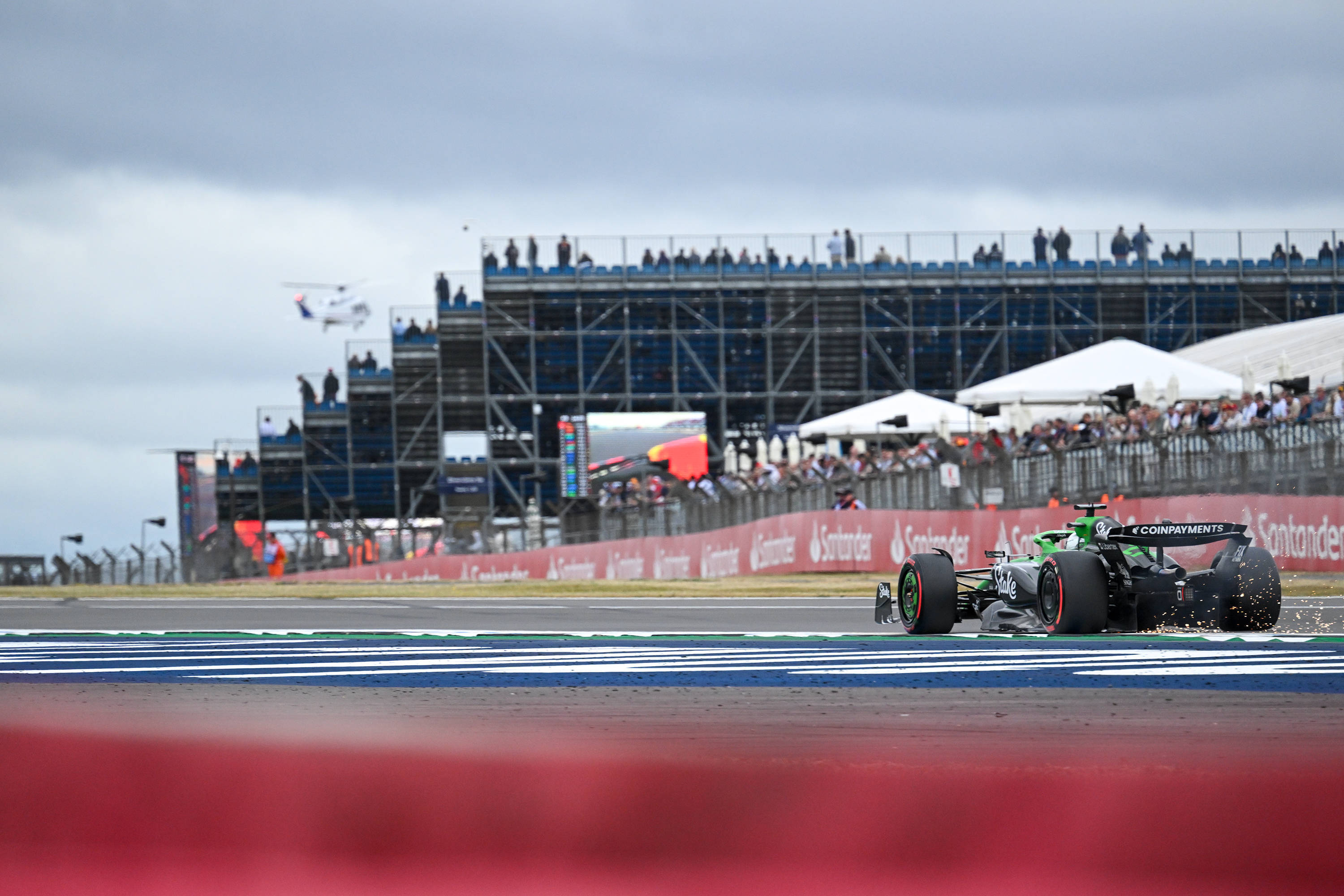 爱游戏官方入口-索伯车队横扫红牛车队，皮亚斯特里扛起全队