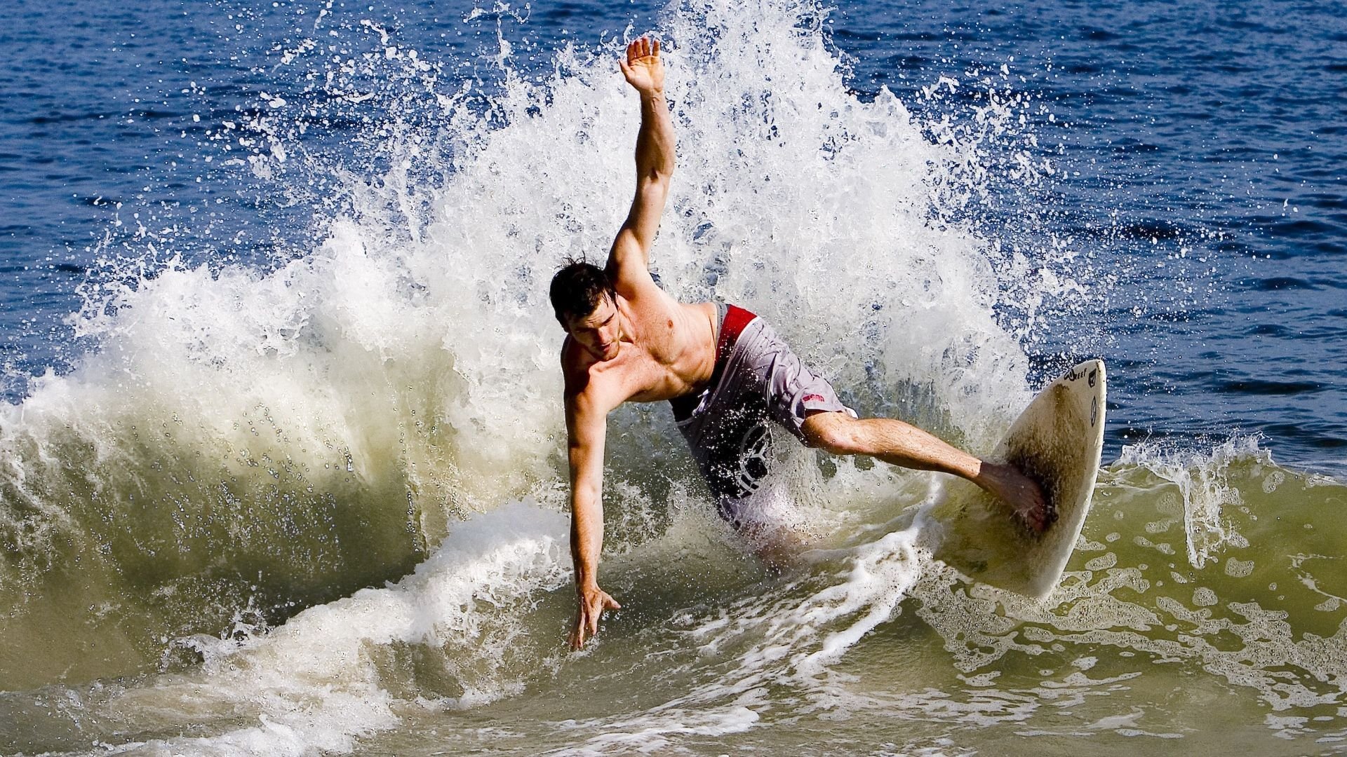 绿茵猛兽吞噬红黑军团,银箭传奇再燃争冠烈焰