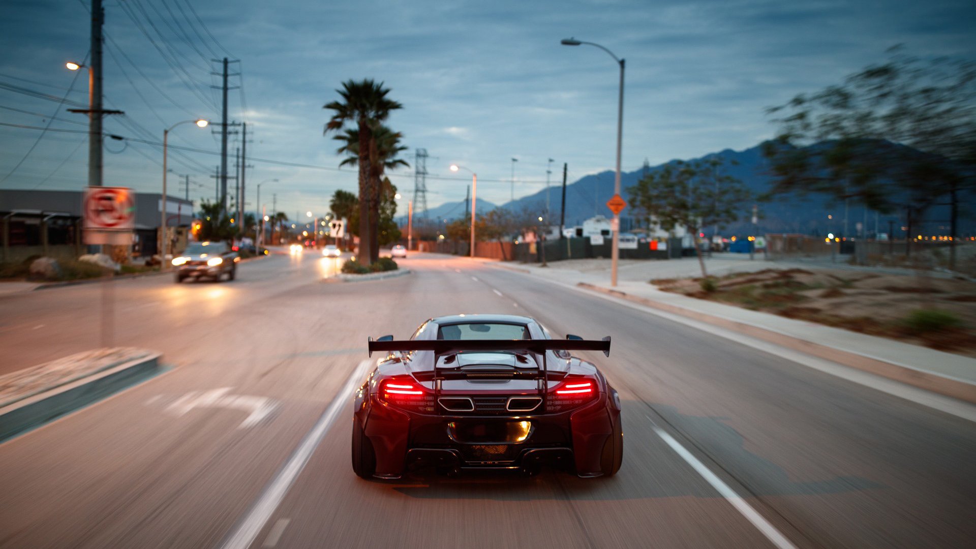 篮球与赛车的奇幻交汇,尼克斯横扫湖人,英格拉姆F1揭幕战上演跨界统治