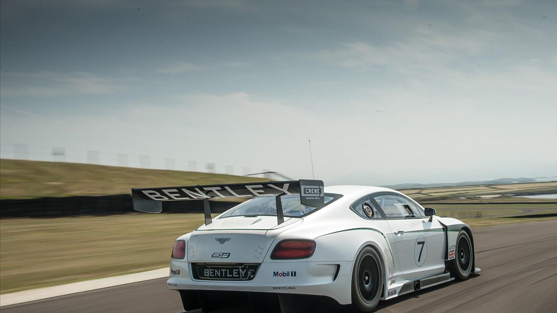 字母哥暴力扣篮签名，老鹰快递决胜局带走活塞