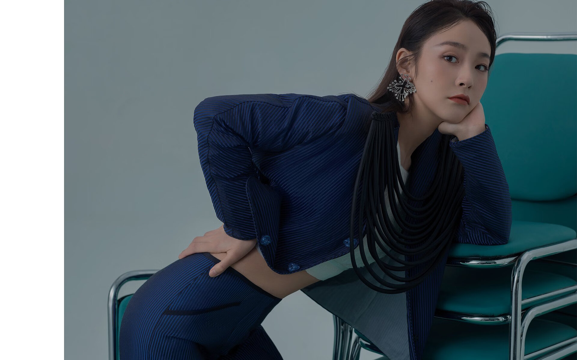 唯一性，唯一超越安菲尔德的嘶吼，是奥斯梅恩心脏的轰鸣